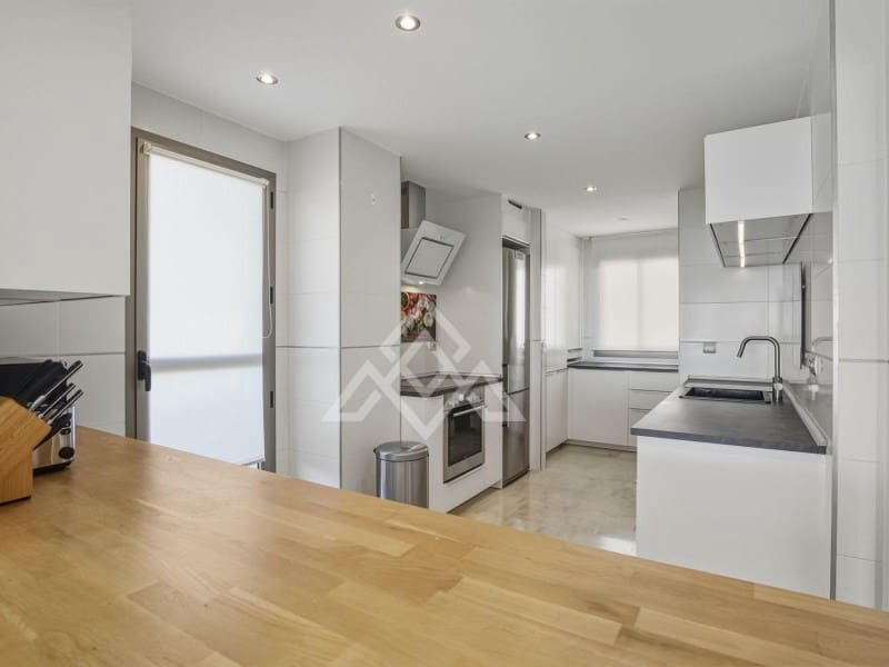 2 quarto Penthouse para venda em Benahavis com garagem - 630 000 € (Ref: 10135965)