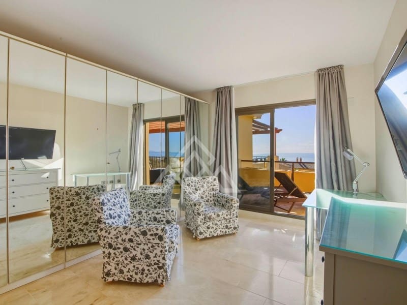 2 quarto Penthouse para venda em Benahavis com garagem - 630 000 € (Ref: 10135965)