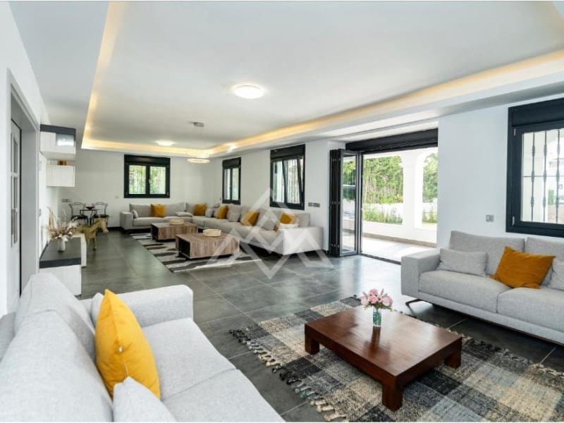 6 slaapkamer Villa te koop in Nueva Andalucia met zwembad garage - € 4.637.000 (Ref: 10166598)