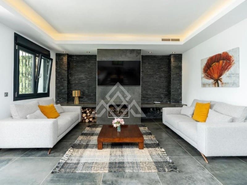 6 slaapkamer Villa te koop in Nueva Andalucia met zwembad garage - € 4.637.000 (Ref: 10166598)