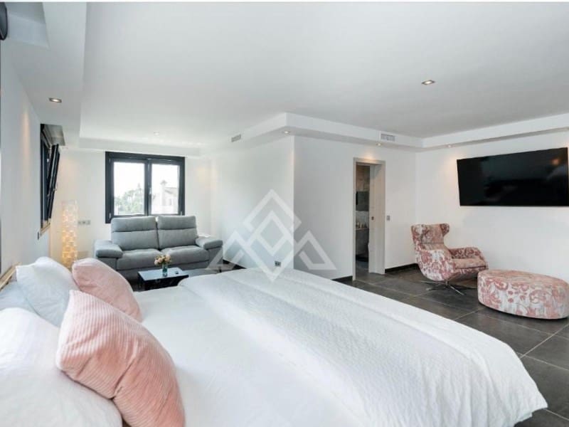 6 slaapkamer Villa te koop in Nueva Andalucia met zwembad garage - € 4.637.000 (Ref: 10166598)