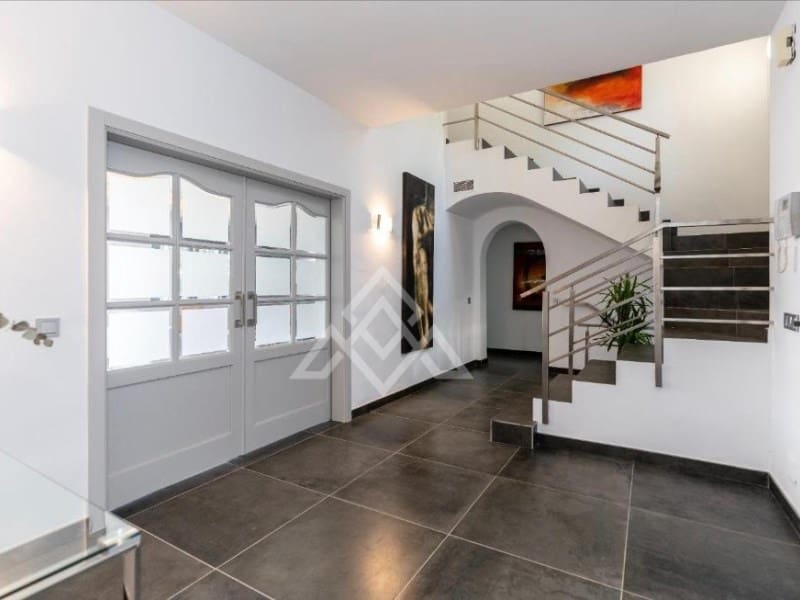 6 slaapkamer Villa te koop in Nueva Andalucia met zwembad garage - € 4.637.000 (Ref: 10166598)