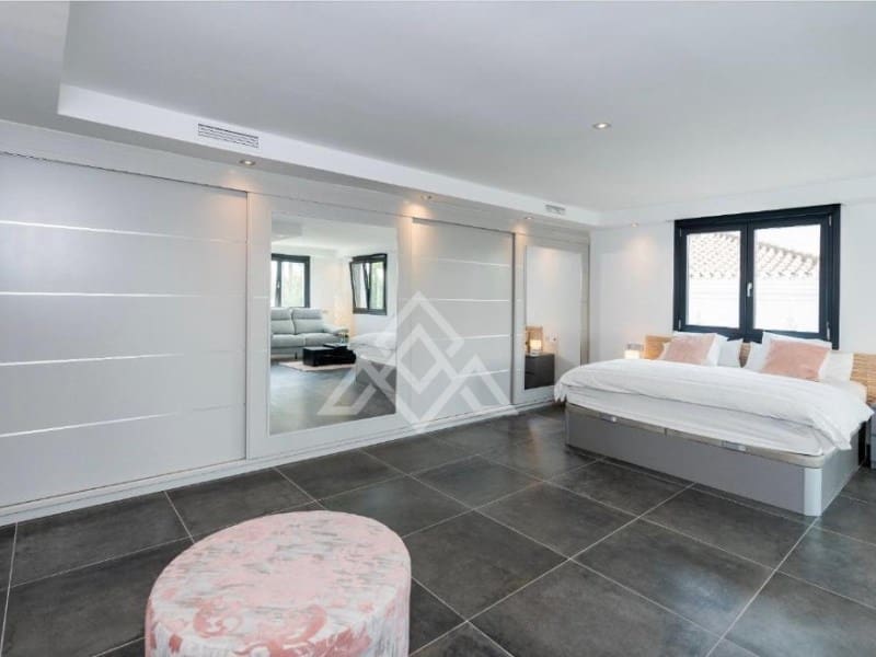 6 slaapkamer Villa te koop in Nueva Andalucia met zwembad garage - € 4.637.000 (Ref: 10166598)