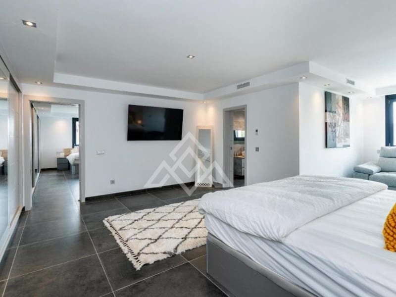 6 slaapkamer Villa te koop in Nueva Andalucia met zwembad garage - € 4.637.000 (Ref: 10166598)