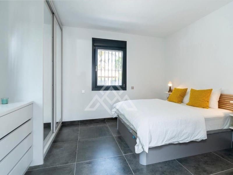 6 slaapkamer Villa te koop in Nueva Andalucia met zwembad garage - € 4.637.000 (Ref: 10166598)