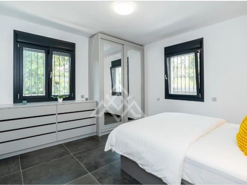 6 slaapkamer Villa te koop in Nueva Andalucia met zwembad garage - € 4.637.000 (Ref: 10166598)
