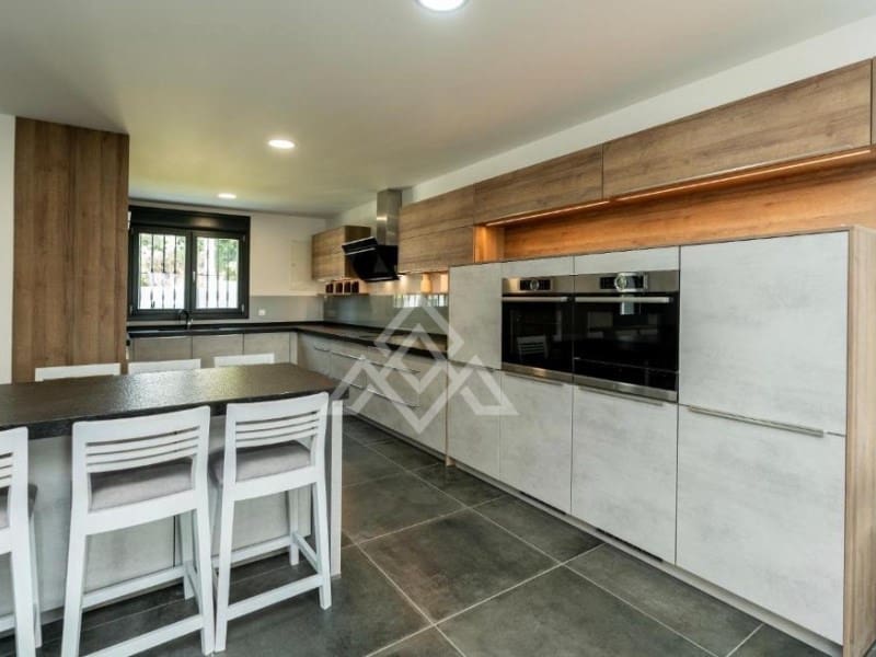 6 slaapkamer Villa te koop in Nueva Andalucia met zwembad garage - € 4.637.000 (Ref: 10166598)