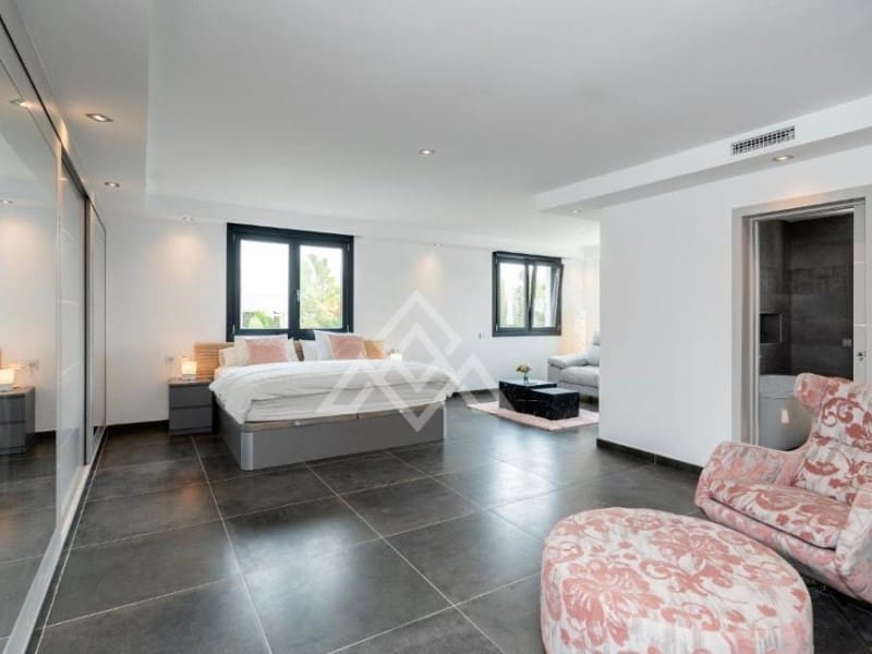 6 slaapkamer Villa te koop in Nueva Andalucia met zwembad garage - € 4.637.000 (Ref: 10166598)