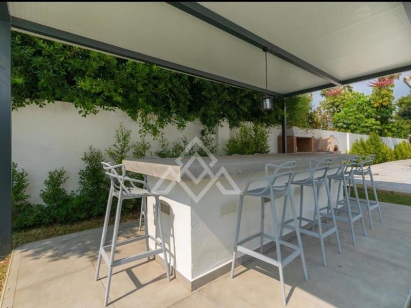 6 slaapkamer Villa te koop in Nueva Andalucia met zwembad garage - € 4.637.000 (Ref: 10166598)