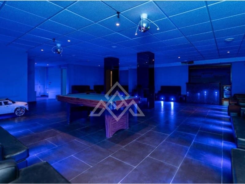 6 slaapkamer Villa te koop in Nueva Andalucia met zwembad garage - € 4.637.000 (Ref: 10166598)