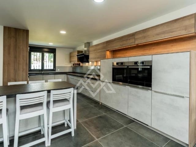 6 soveværelse Villa til salg i Nueva Andalucia, Marbella med swimmingpool garage - € 4.637.000 (Ref: 10166598)