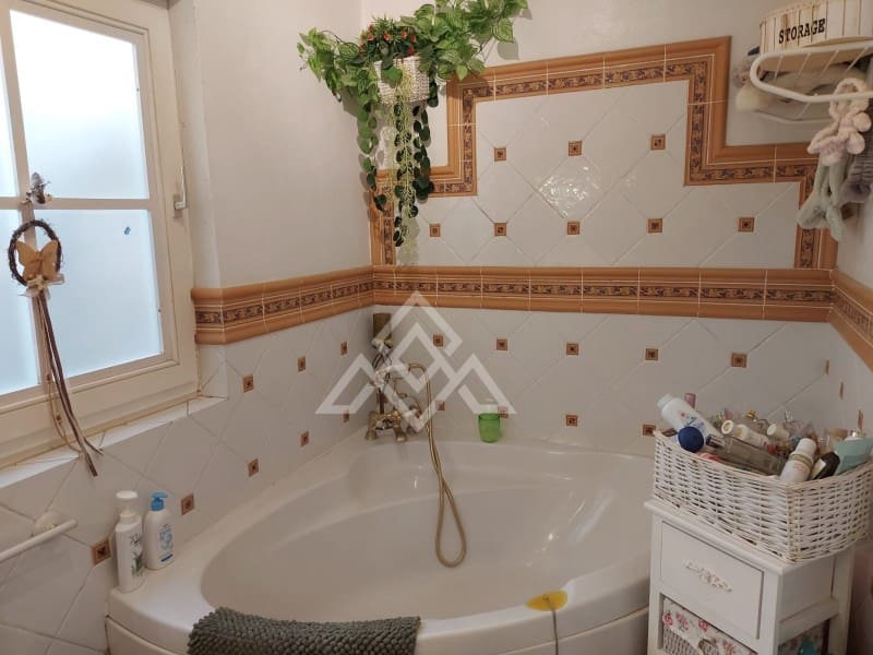 2 bedroom Villa for sale in Benahavis with garage - € 795,000 (Ref: 10166600)