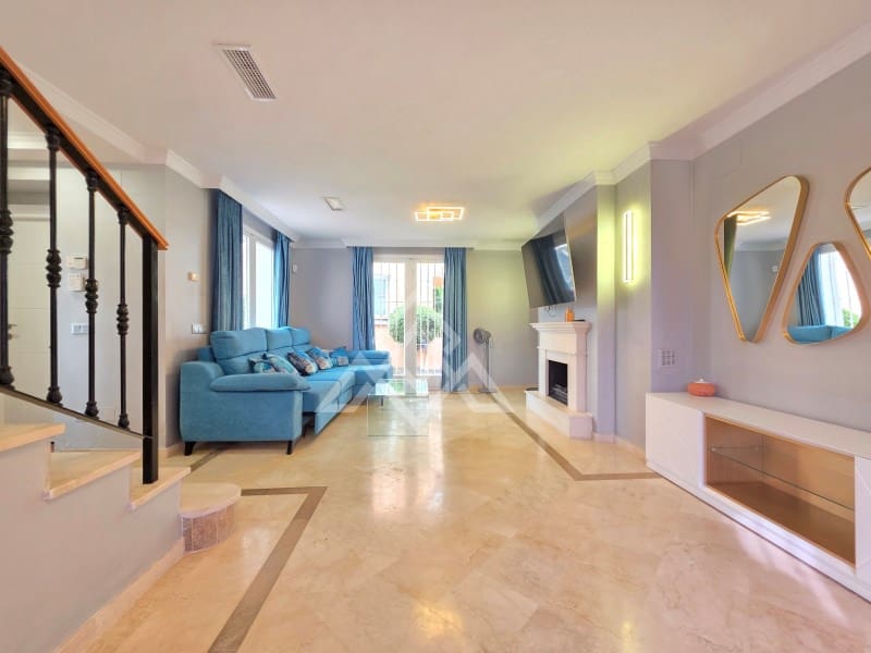 2 sypialnia Dom na sprzedaż w Nueva Andalucia z basenem garażem - 650 000 € (Ref: 10182968)