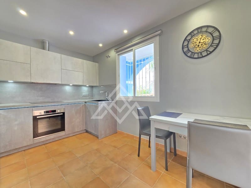 2 sypialnia Dom na sprzedaż w Nueva Andalucia z basenem garażem - 650 000 € (Ref: 10182968)