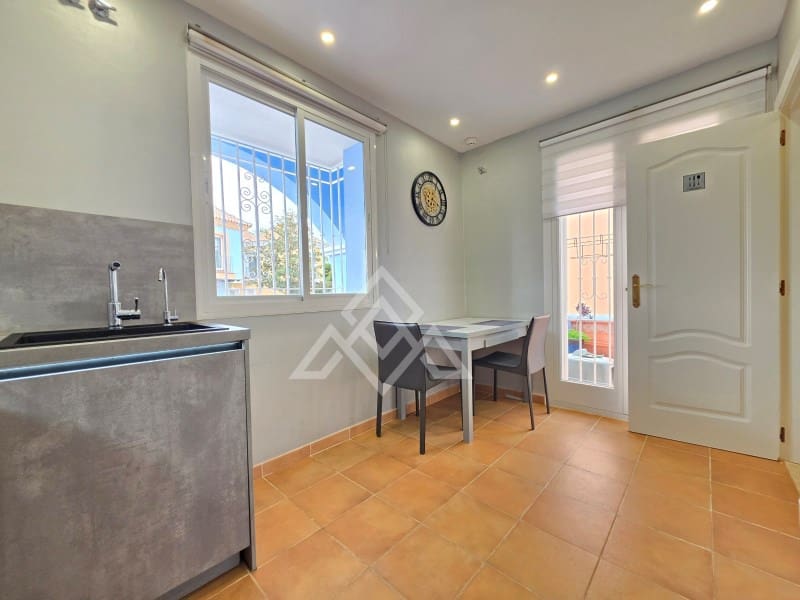 2 sypialnia Dom na sprzedaż w Nueva Andalucia z basenem garażem - 650 000 € (Ref: 10182968)