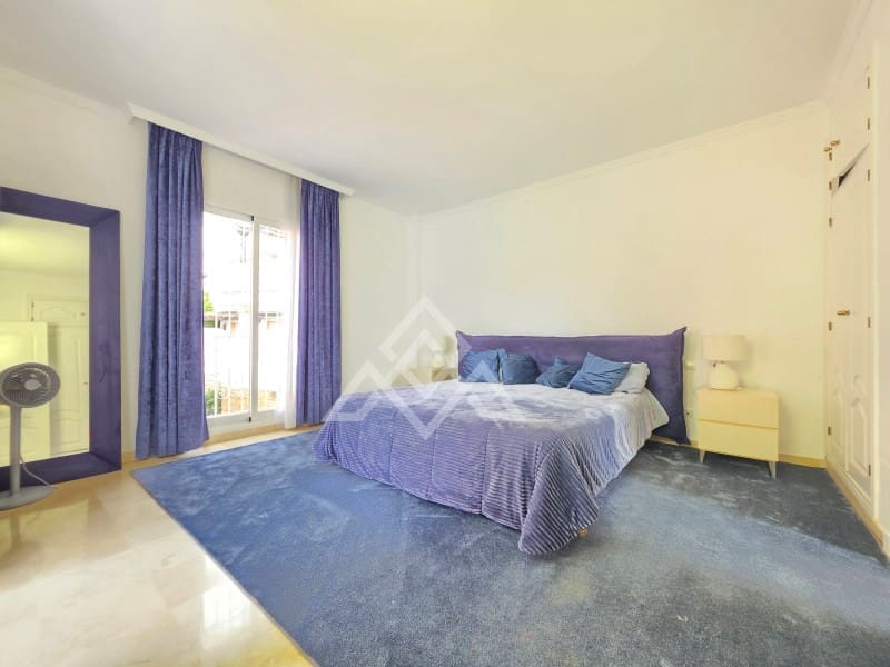 2 sypialnia Dom na sprzedaż w Nueva Andalucia z basenem garażem - 650 000 € (Ref: 10182968)