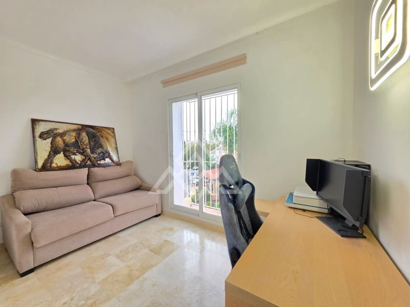 2 sypialnia Dom na sprzedaż w Nueva Andalucia z basenem garażem - 650 000 € (Ref: 10182968)