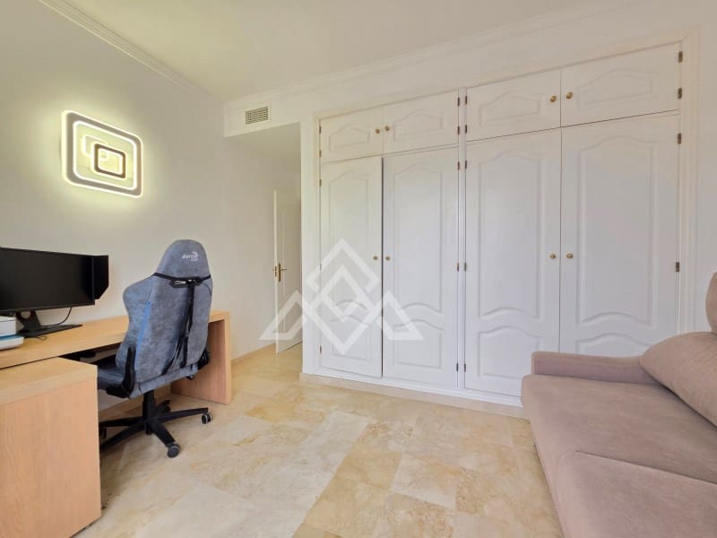 2 sypialnia Dom na sprzedaż w Nueva Andalucia z basenem garażem - 650 000 € (Ref: 10182968)