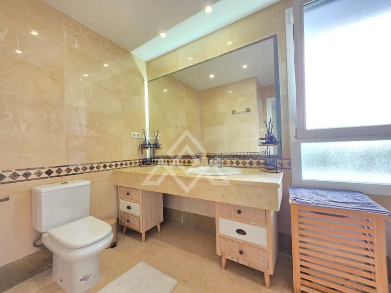 2 sypialnia Dom na sprzedaż w Nueva Andalucia z basenem garażem - 650 000 € (Ref: 10182968)