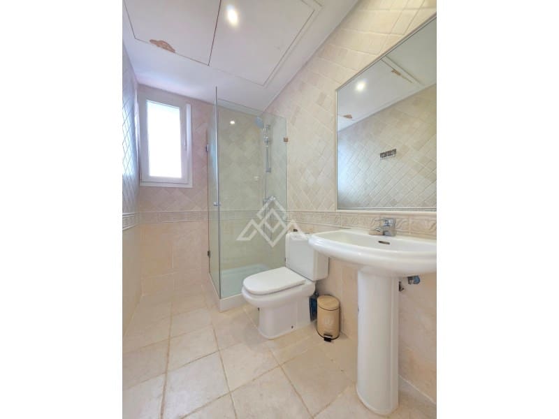 2 sypialnia Dom na sprzedaż w Nueva Andalucia z basenem garażem - 650 000 € (Ref: 10182968)