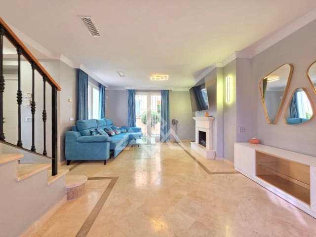 2 sypialnia Dom na sprzedaż w Nueva Andalucia, Marbella z basenem garażem - 650 000 € (Ref: 10182968)