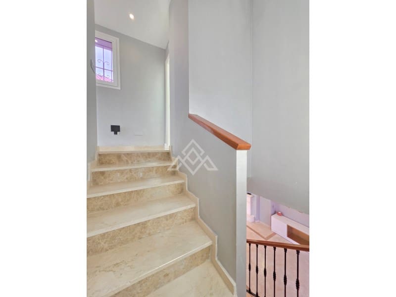 2 sypialnia Dom na sprzedaż w Nueva Andalucia z basenem garażem - 650 000 € (Ref: 10182968)