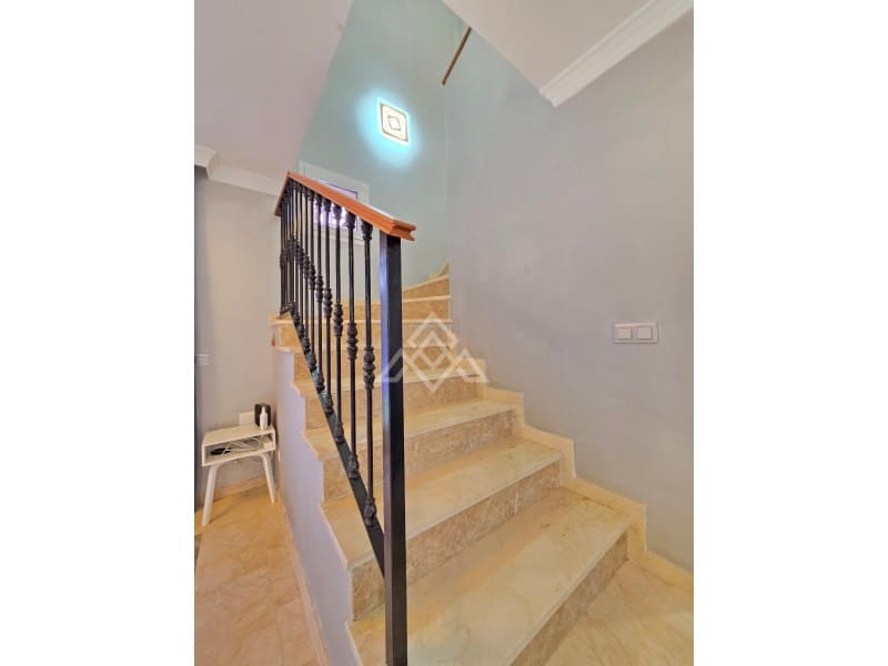 2 sypialnia Dom na sprzedaż w Nueva Andalucia z basenem garażem - 650 000 € (Ref: 10182968)