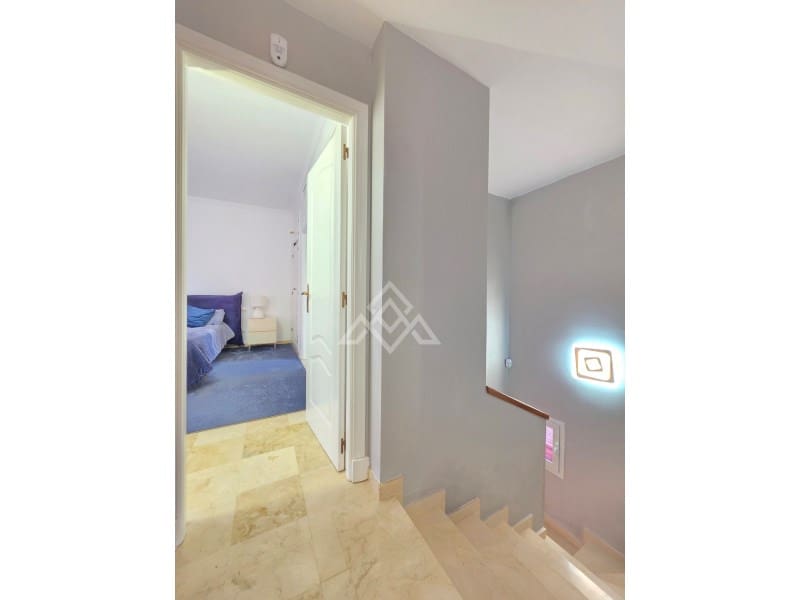 2 sypialnia Dom na sprzedaż w Nueva Andalucia z basenem garażem - 650 000 € (Ref: 10182968)