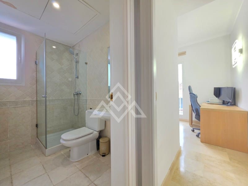 2 sypialnia Dom na sprzedaż w Nueva Andalucia z basenem garażem - 650 000 € (Ref: 10182968)