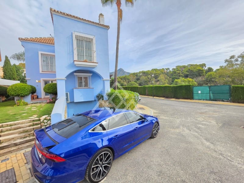 2 sypialnia Dom na sprzedaż w Nueva Andalucia z basenem garażem - 650 000 € (Ref: 10182968)