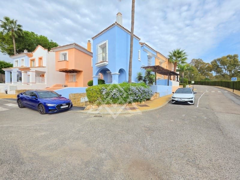 2 sypialnia Dom na sprzedaż w Nueva Andalucia z basenem garażem - 650 000 € (Ref: 10182968)
