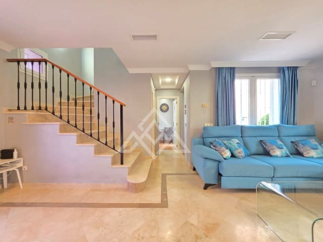 2 sypialnia Dom na sprzedaż w Nueva Andalucia, Marbella z basenem garażem - 650 000 € (Ref: 10182968)