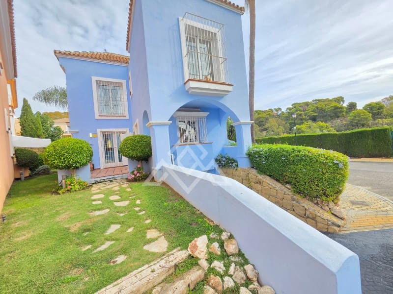 2 sypialnia Dom na sprzedaż w Nueva Andalucia z basenem garażem - 650 000 € (Ref: 10182968)
