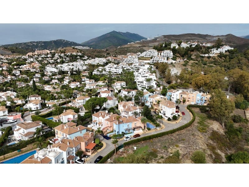 2 sypialnia Dom na sprzedaż w Nueva Andalucia z basenem garażem - 650 000 € (Ref: 10182968)