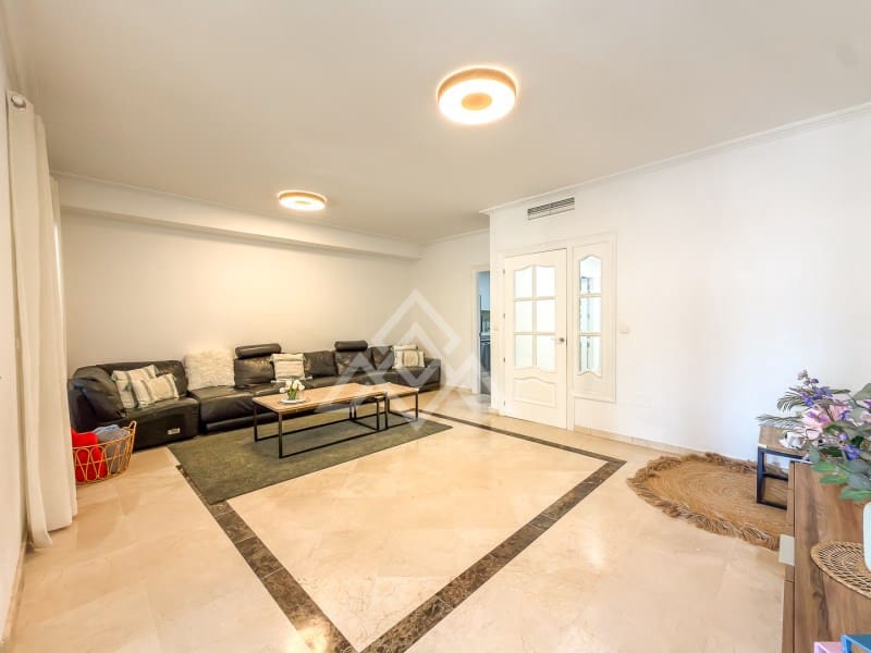 3 soverom Hus til salgs i Golden Mile med svømmebasseng garasje - € 795 000 (Ref: 10184671)