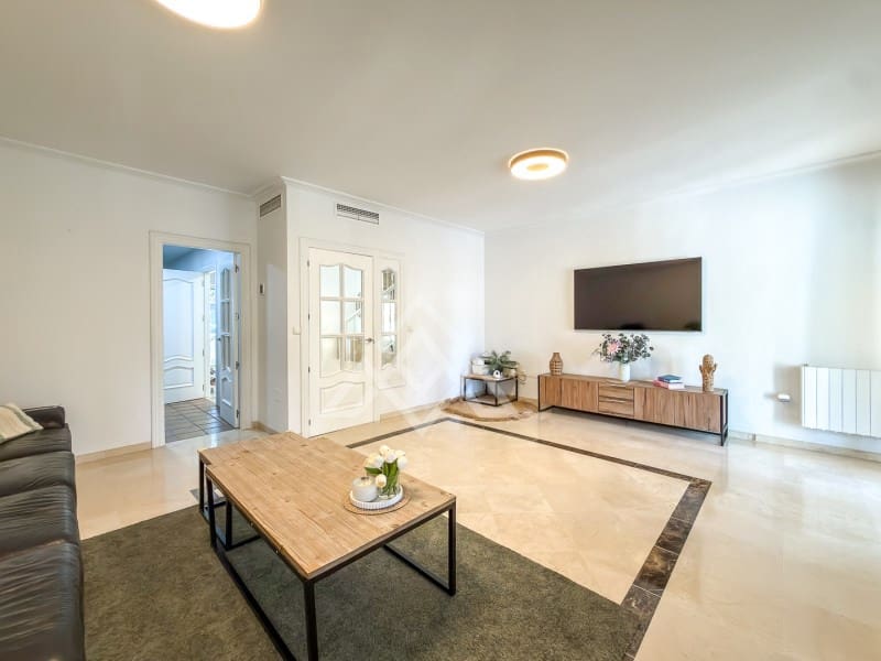 3 soverom Hus til salgs i Golden Mile med svømmebasseng garasje - € 795 000 (Ref: 10184671)