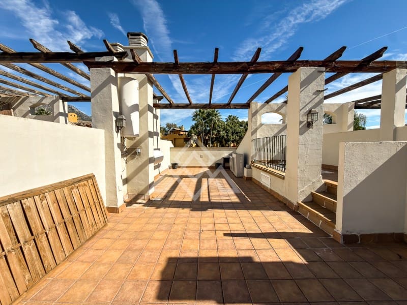 3 soverom Hus til salgs i Golden Mile med svømmebasseng garasje - € 795 000 (Ref: 10184671)