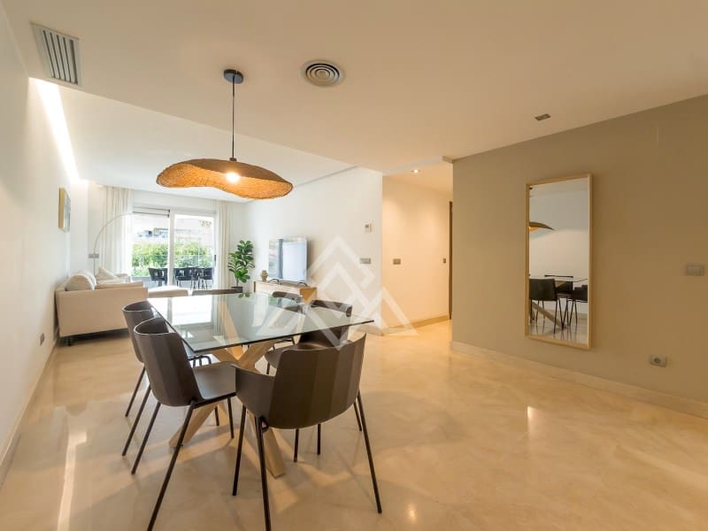 Apartamento de 3 habitaciones en San Pedro de Alcantara en venta con piscina garaje - 690.000 € (Ref: 10184672)