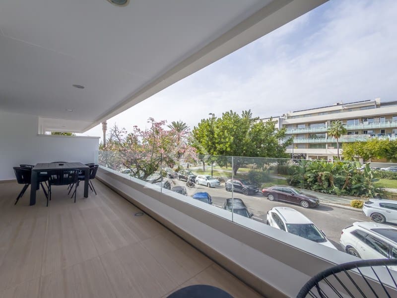 Apartamento de 3 habitaciones en San Pedro de Alcantara en venta con piscina garaje - 690.000 € (Ref: 10184672)