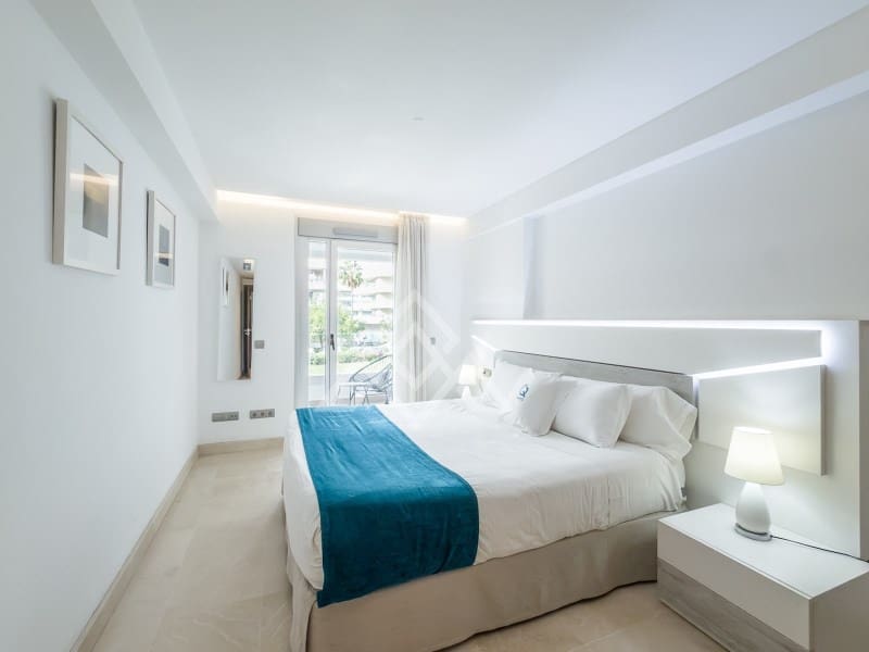 Apartamento de 3 habitaciones en San Pedro de Alcantara en venta con piscina garaje - 690.000 € (Ref: 10184672)