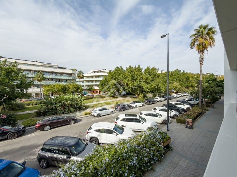 Apartamento de 3 habitaciones en San Pedro de Alcantara en venta con piscina garaje - 690.000 € (Ref: 10184672)