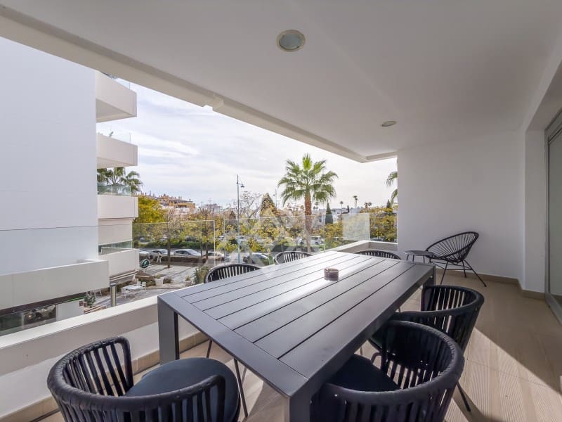 Apartamento de 3 habitaciones en San Pedro de Alcantara en venta con piscina garaje - 650.000 € (Ref: 10184673)