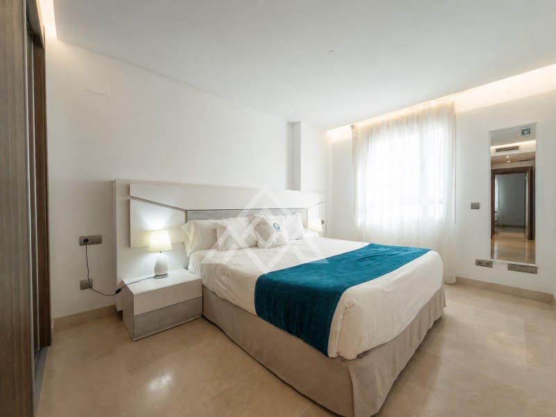 Apartamento de 3 habitaciones en San Pedro de Alcantara en venta con piscina garaje - 650.000 € (Ref: 10184673)