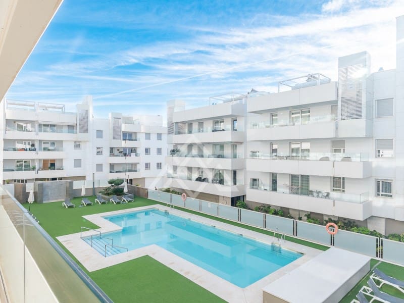 Apartamento de 3 habitaciones en San Pedro de Alcantara en venta con piscina garaje - 650.000 € (Ref: 10184673)