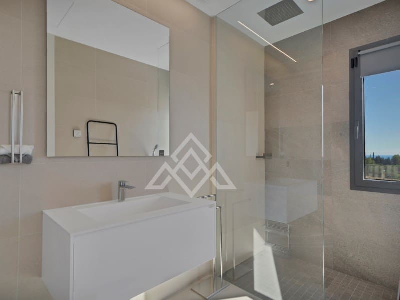 4 makuuhuone Huvila myytävänä paikassa Benahavis mukana uima-altaan 
autotalli - 4 250 000 € (Ref: 8796127)