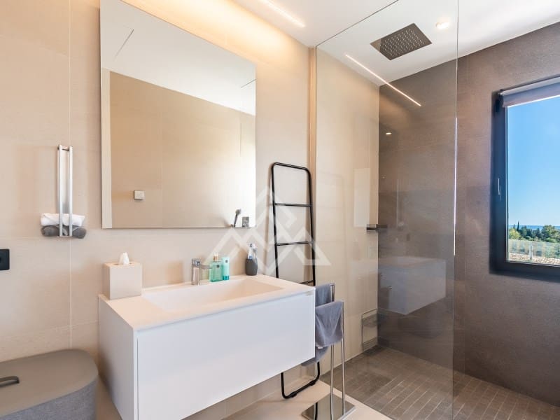 4 makuuhuone Huvila myytävänä paikassa Benahavis mukana uima-altaan 
autotalli - 4 250 000 € (Ref: 8796127)