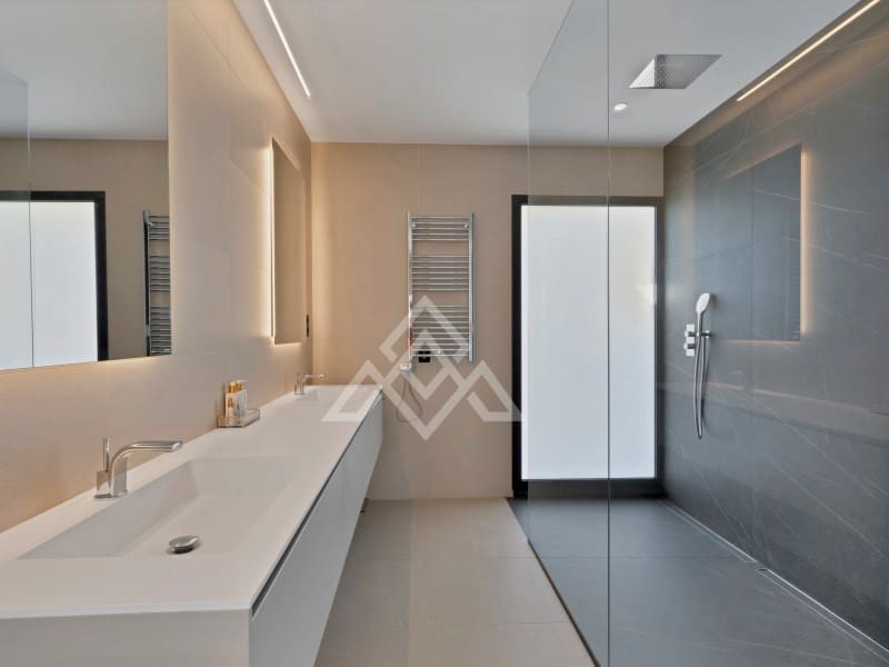 4 makuuhuone Huvila myytävänä paikassa Benahavis mukana uima-altaan 
autotalli - 4 250 000 € (Ref: 8796127)