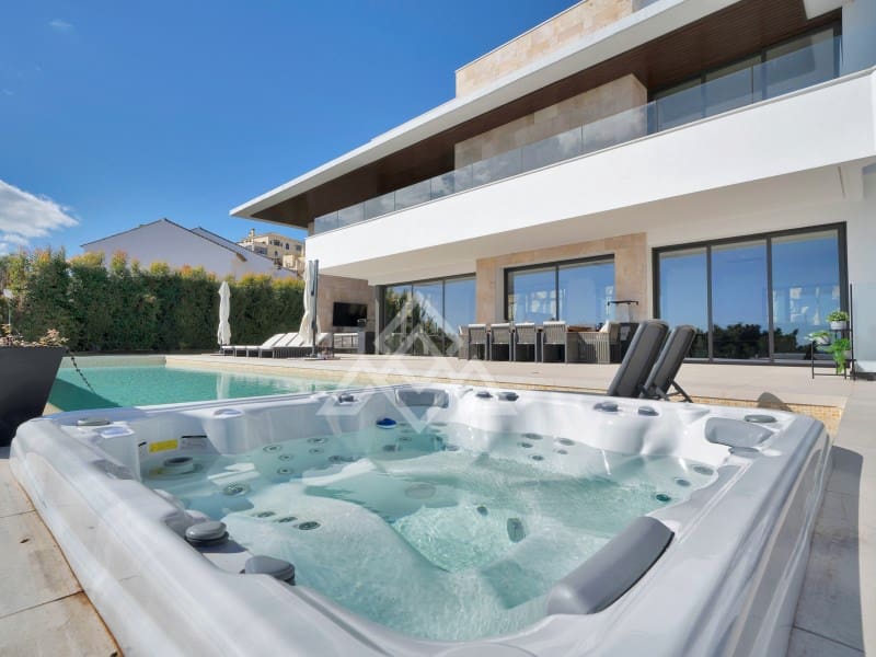 4 makuuhuone Huvila myytävänä paikassa Benahavis mukana uima-altaan 
autotalli - 4 250 000 € (Ref: 8796127)