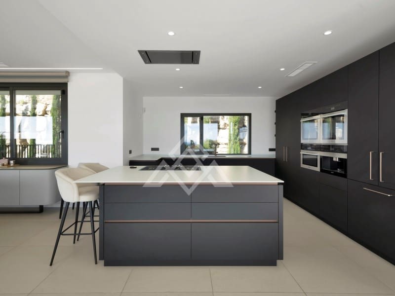 4 makuuhuone Huvila myytävänä paikassa Benahavis mukana uima-altaan 
autotalli - 4 250 000 € (Ref: 8796127)