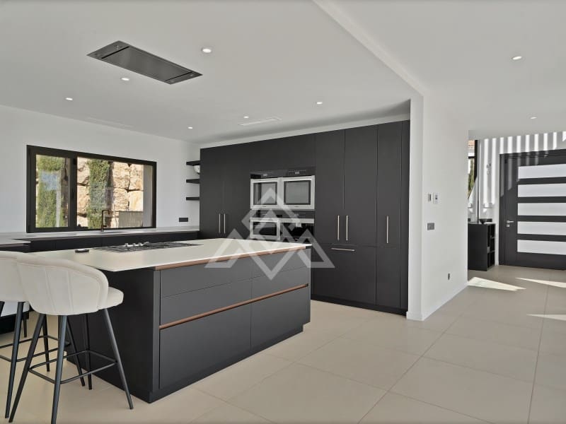 4 makuuhuone Huvila myytävänä paikassa Benahavis mukana uima-altaan 
autotalli - 4 250 000 € (Ref: 8796127)